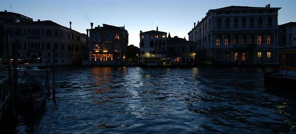 Apartment Appartamento Garden Ca' Rezzonico Venice