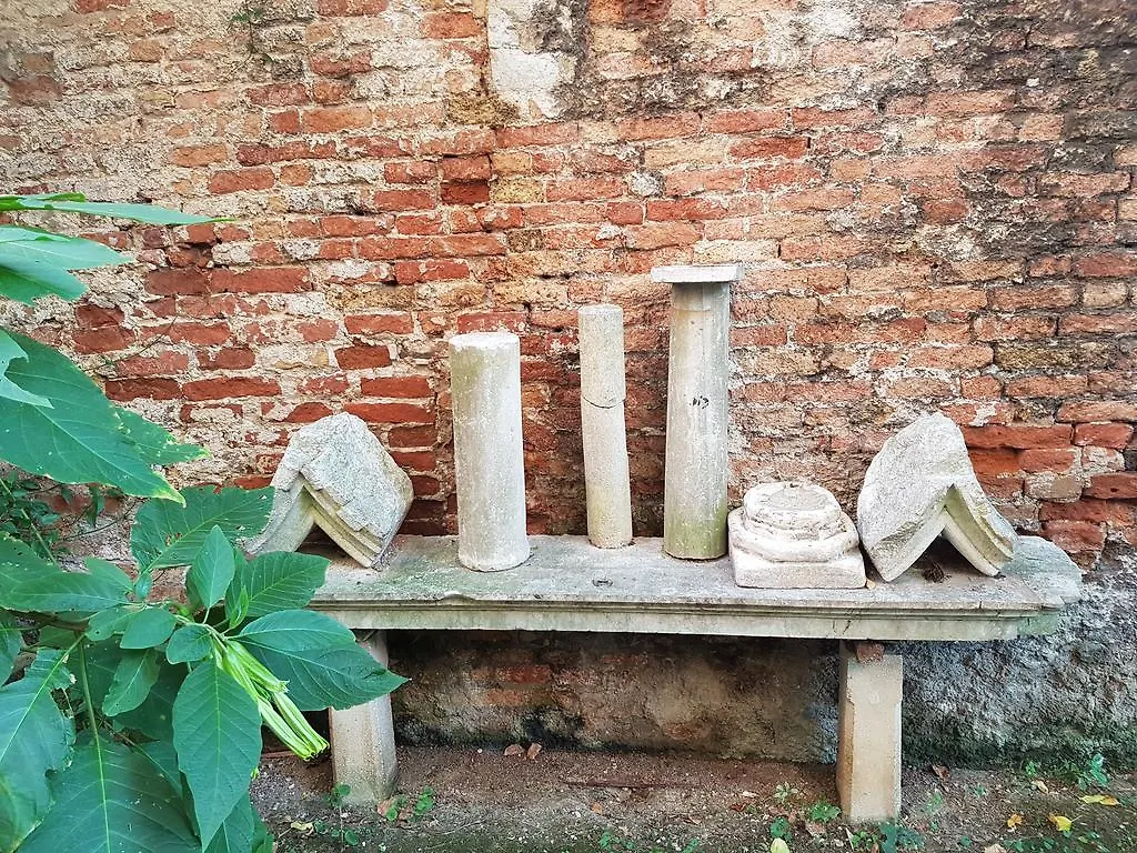 Apartment Appartamento Garden Ca' Rezzonico Venice