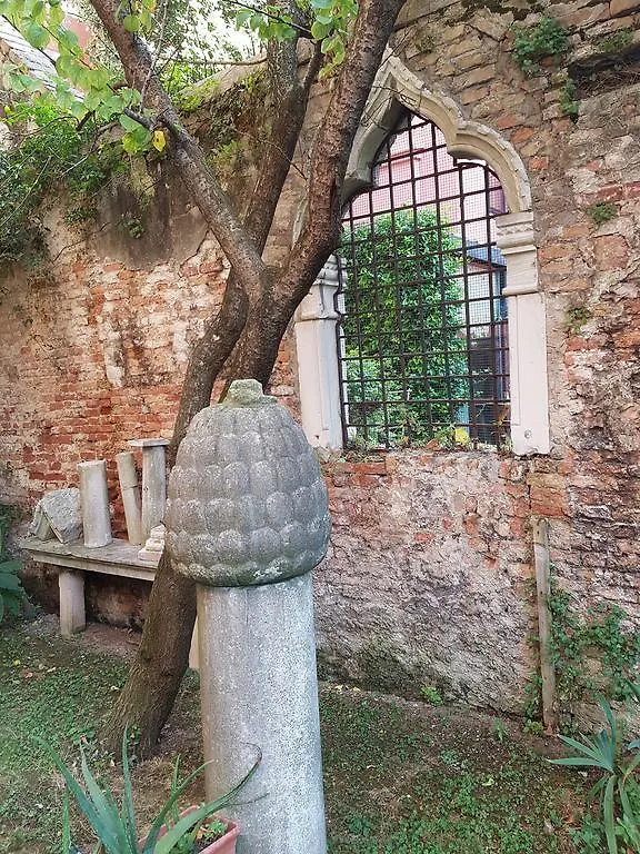 Appartamento Garden Ca' Rezzonico Venice 0*,  Italy