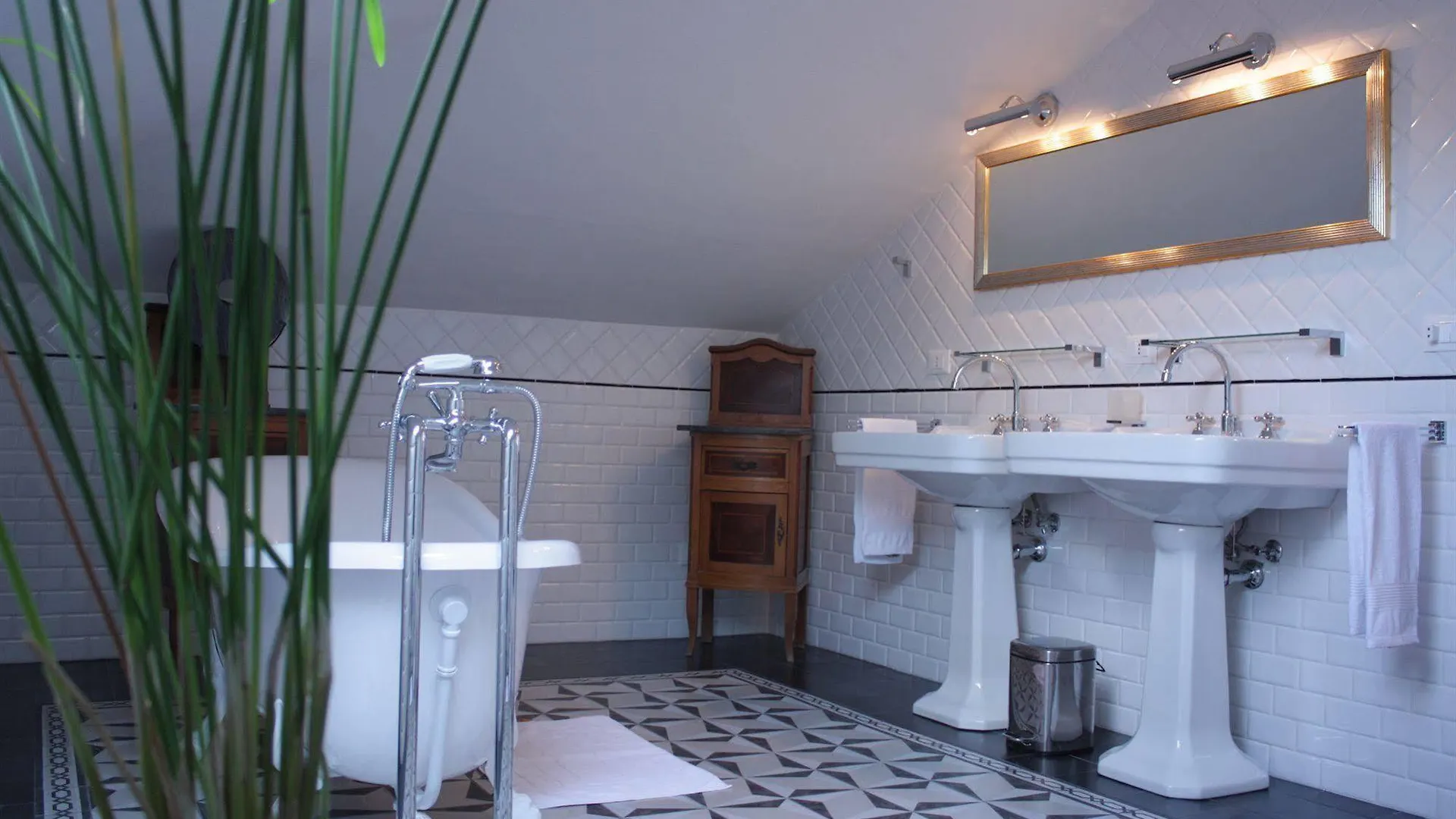 Apartment Appartamento Garden Ca' Rezzonico Venice Italy